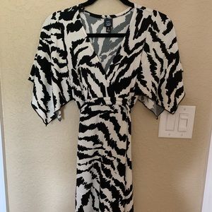 Dress-Black & White knee length Dress Size 8